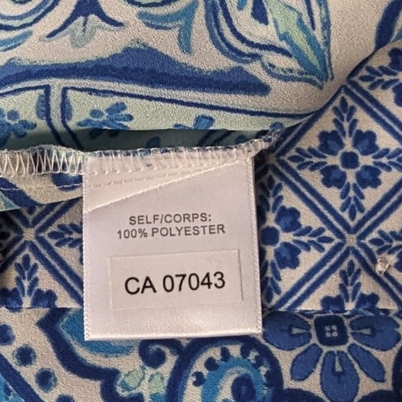 Loose-fitting v-neck button-front patterned blouse with collar Medium EUC - Picture 6 of 6